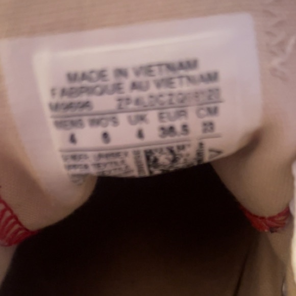 RED CONVERSE SNEAKERS🌺 - Picture 6 of 6